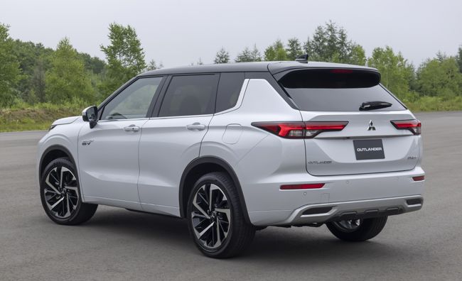 新型三菱アウトランダーPHEVが本年12月16日より発売。車両価格は462万